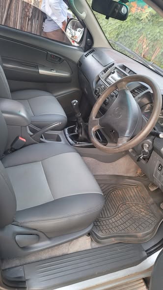 A picture of Hilux Vigo Double Cabin 2015 model 2KD engine at 75m