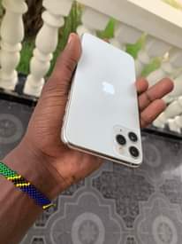 A picture of iPhone 11 Pro Max 256 GB Tsh 800K