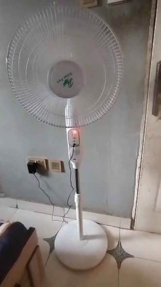 A picture of Solar Rechargable Fan 18 inches