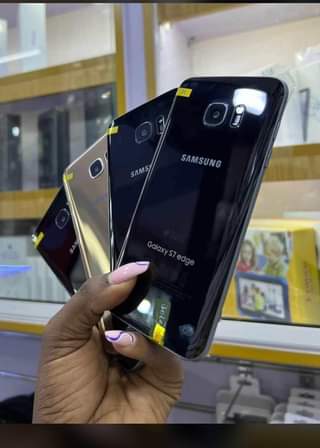 A picture of S6 edge and 7