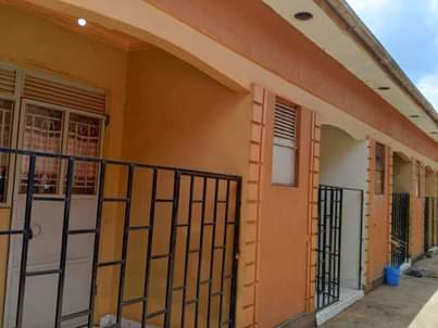 A picture of Double rooms with bathrooms for rent at 200k