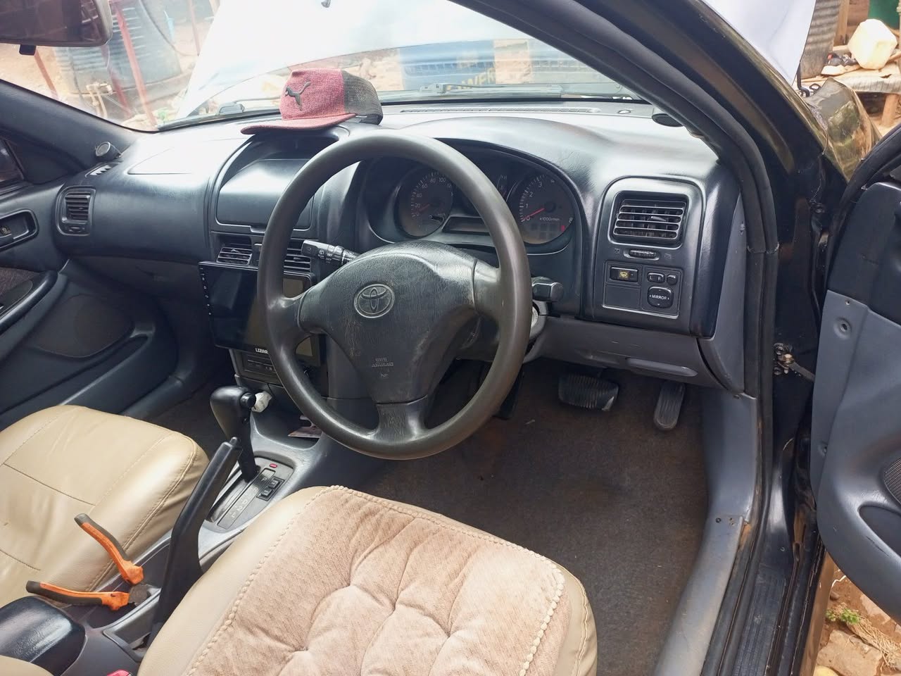 A picture of Toyota caldina 2000