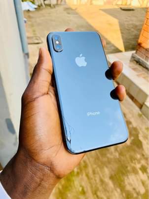 A picture of iPhone X 256Gb at 450k