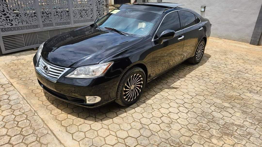 A picture of 2007 Lexus 2007 Black