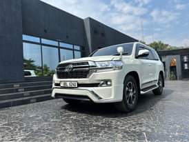 A picture of TOYOTA LAND CRUISER V8