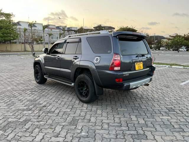 A picture of Hilux surf