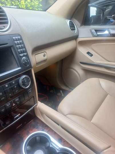 A picture of Mercedes ML 350 2011