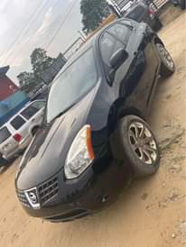 A picture of Nissan Rogue 2009