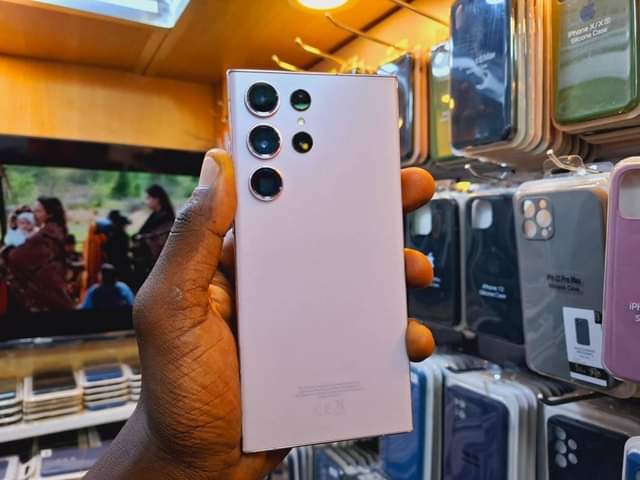A picture of Samsung s23 ultra 2 5m call 0704503291 0778497754