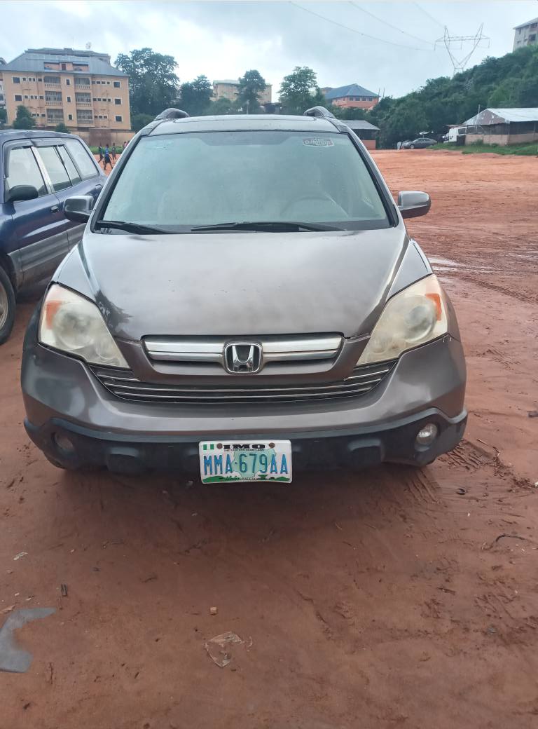 A picture of Honda CRV 08 model Buy and celebrate