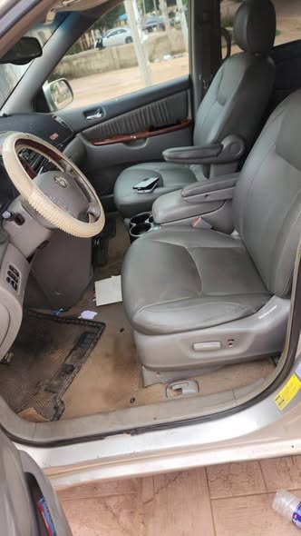 A picture of 2005 Toyota Sienna