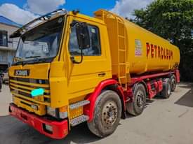 A picture of WATEJAAA GARI YA TANK LA MAFUTA INAUZWA BEI NZURI NAMBA
