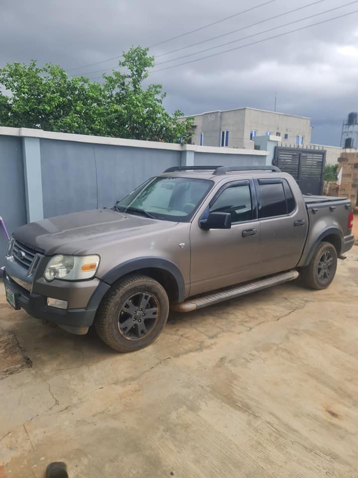 A picture of Ford trac sport 2008.No need to ask whats the condition