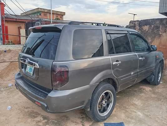 A picture of HONDA PILOT