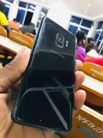 A picture of SAMSUNG S9