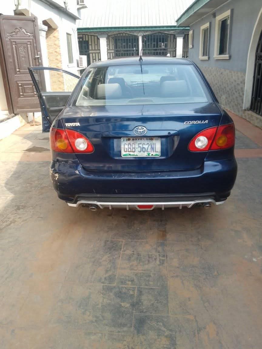 A picture of 2004 Toyota corolla