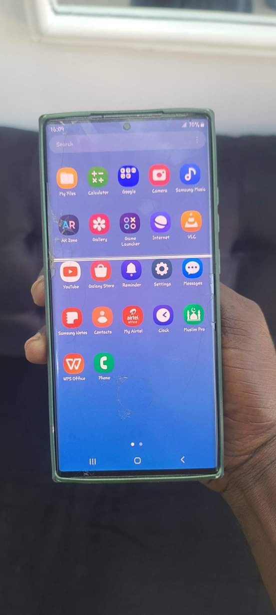 A picture of Samsung note 20 utrla