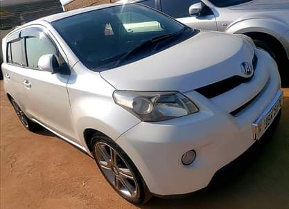 A picture of TOYOTA IST