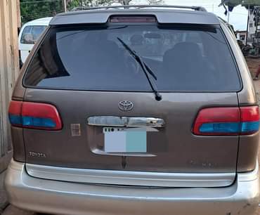 A picture of Toyota Sienna 2002 Odel