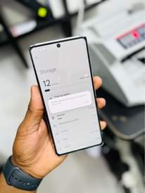 A picture of Pixel 6pro 128 6GB CLEAN SANA 700 000Tzs tu nipo