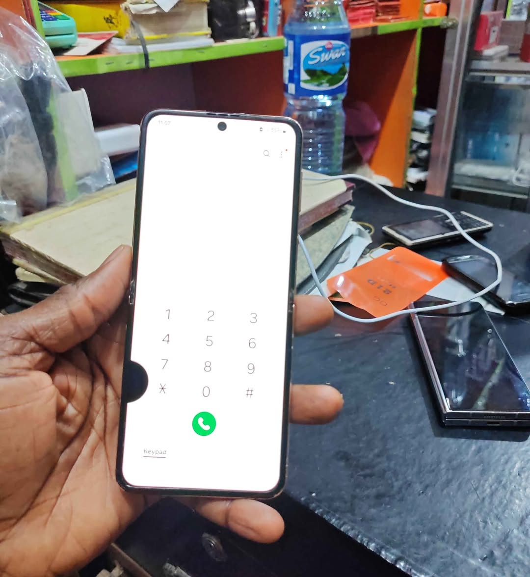 A picture of Samsung galaxy flip4 8gb 128gb