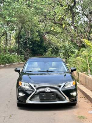 A picture of Quick sale A super clean foreign used lexus ES350 2014