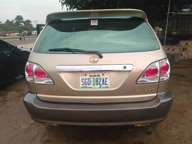 A picture of Belgium grade rx300 for sell Ac chilling Engine Gear Location