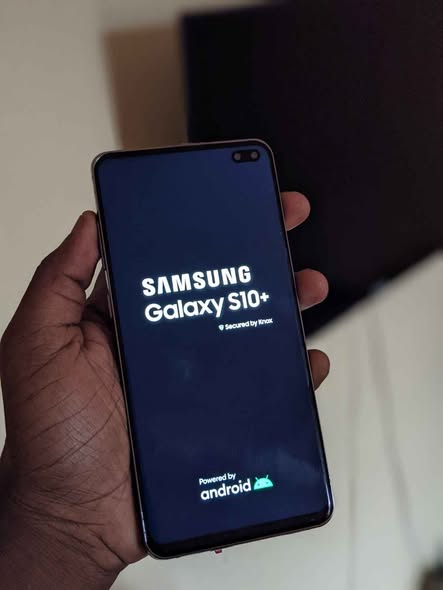 A picture of SAMSUNG S10 PLUS