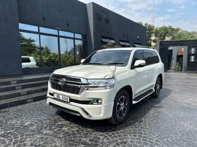 A picture of TOYOTA LAND CRUISER V8