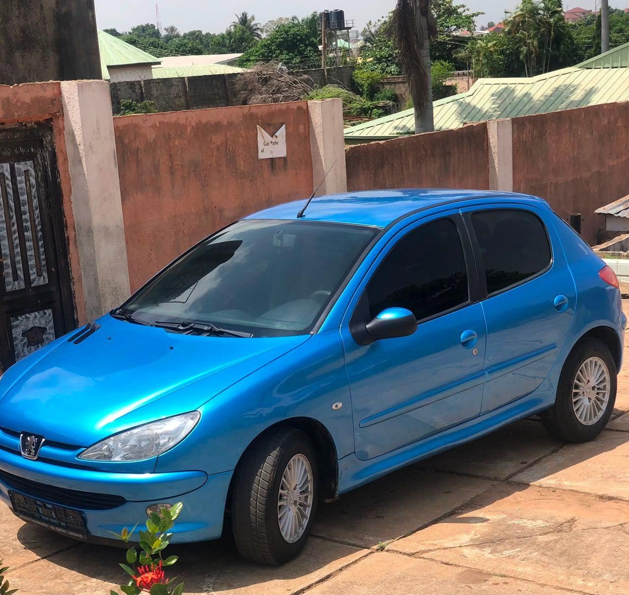 A picture of 2004 Peugeot 206