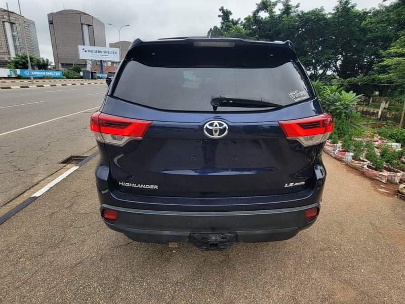 A picture of 2015 Toyota Highlander foreign 29 5M ABUJA DEAL 08132662602