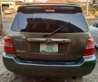 A picture of Toyota Highlander 2004 Model