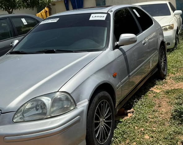 A picture of Honda Civic 2000