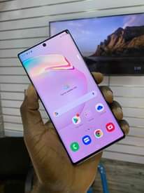 A picture of Sumsung note10 plus