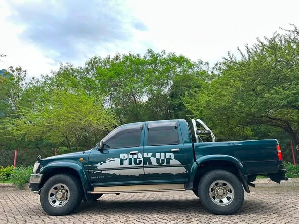 A picture of 2002 Toyota Hilux