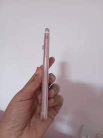 A picture of iphone 7 GB 128 Haina kipengele chochote