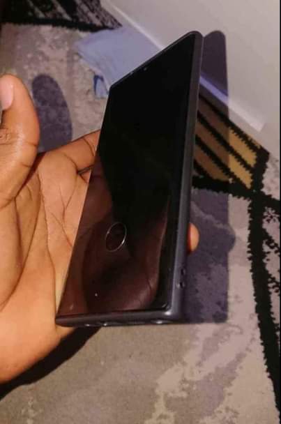 A picture of Samsung galax note 10 plus Clean haina kipengele