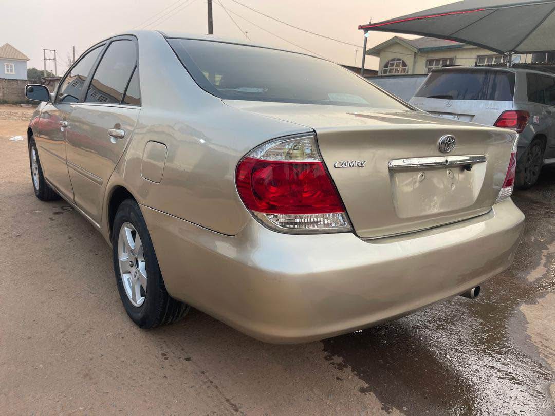 A picture of 2005 Toyota Camry LE