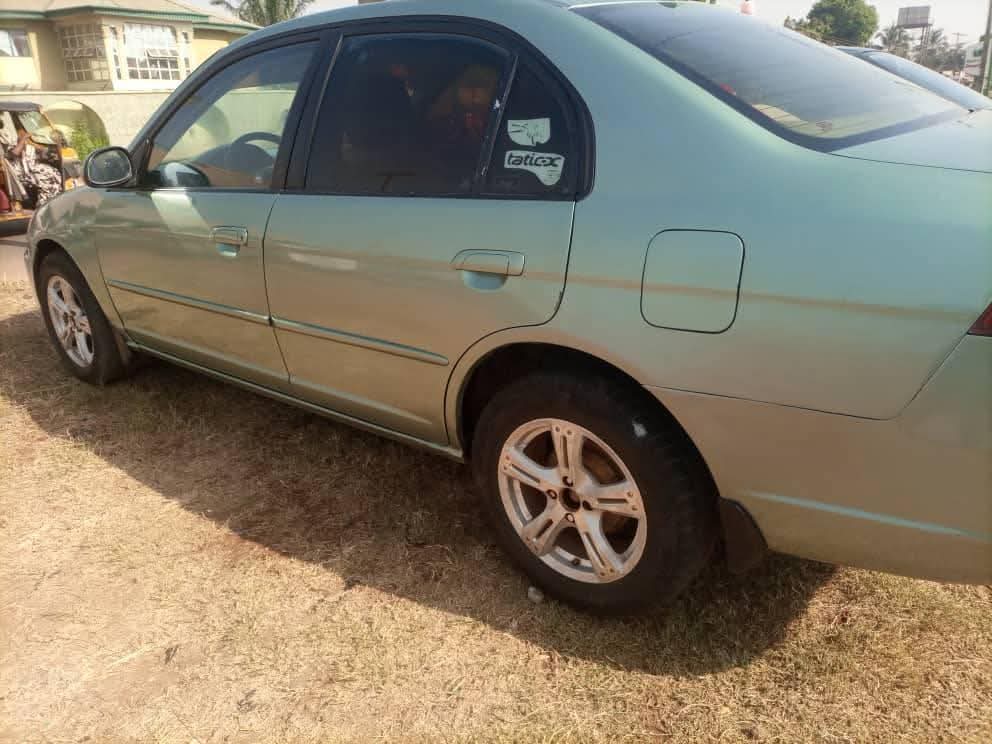 A picture of 2005 Honda civil
