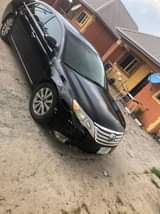 A picture of Toyota Avalon 2013