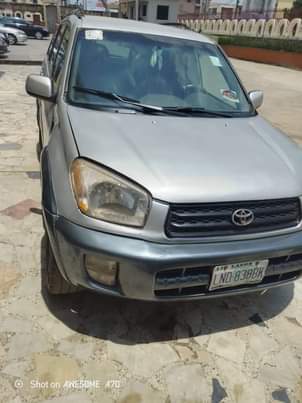 A picture of 2003 Rav4 2003 Suv