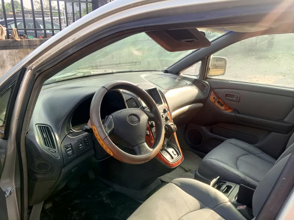 A picture of Lexus RX 300