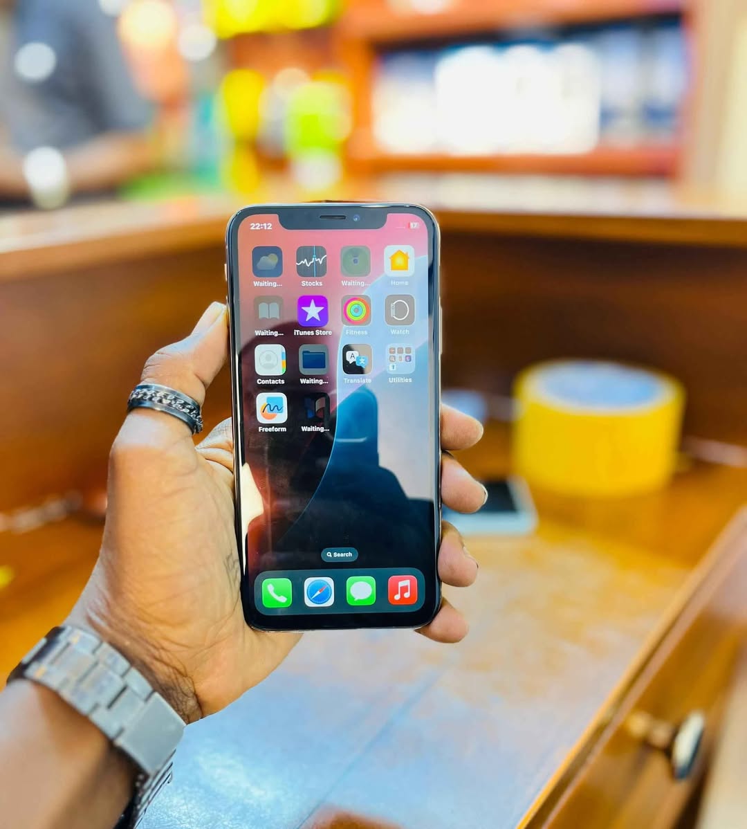 A picture of IPHONE XS