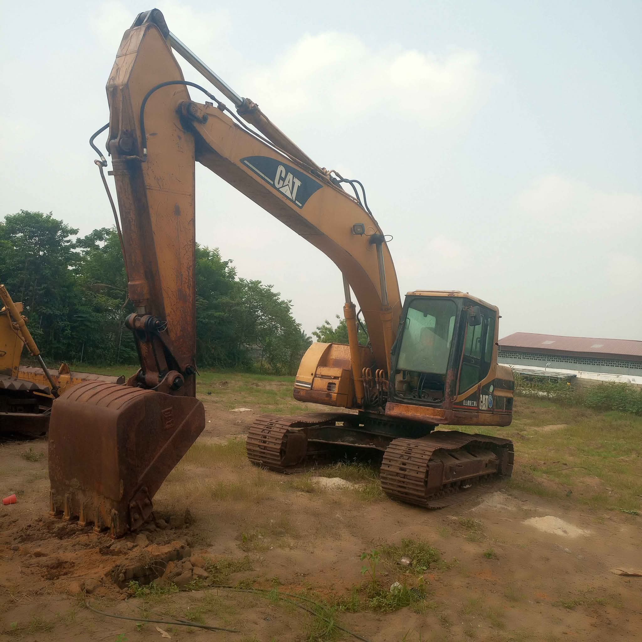 A picture of 320cl excavator for sale 07033882968