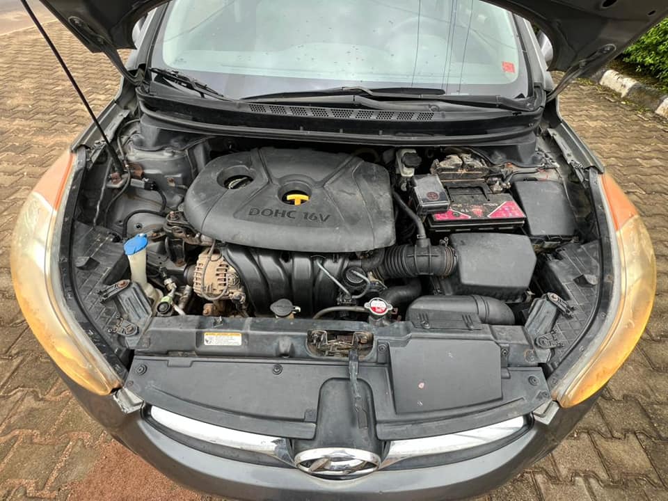 A picture of 2013 hyundai elantra