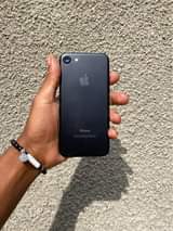 A picture of Iphone 7plain 128GB