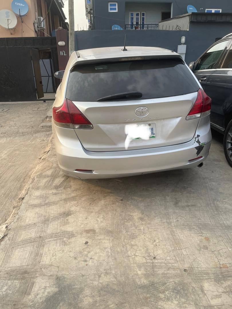 A picture of Toyota venza 2011