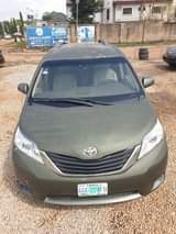 A picture of Toyota sienna