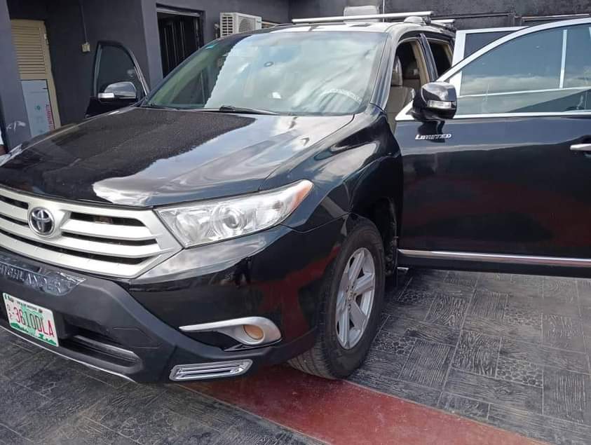 A picture of Toyota Highlander 2012 L