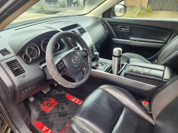 A picture of Mazda CX9 2012
